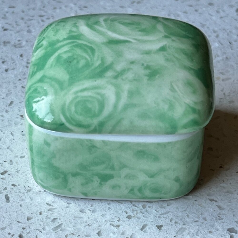 Oscar De La Renta Parfums Green Rose Pattern Ceramic Trinket Box - Picture 1 of 9